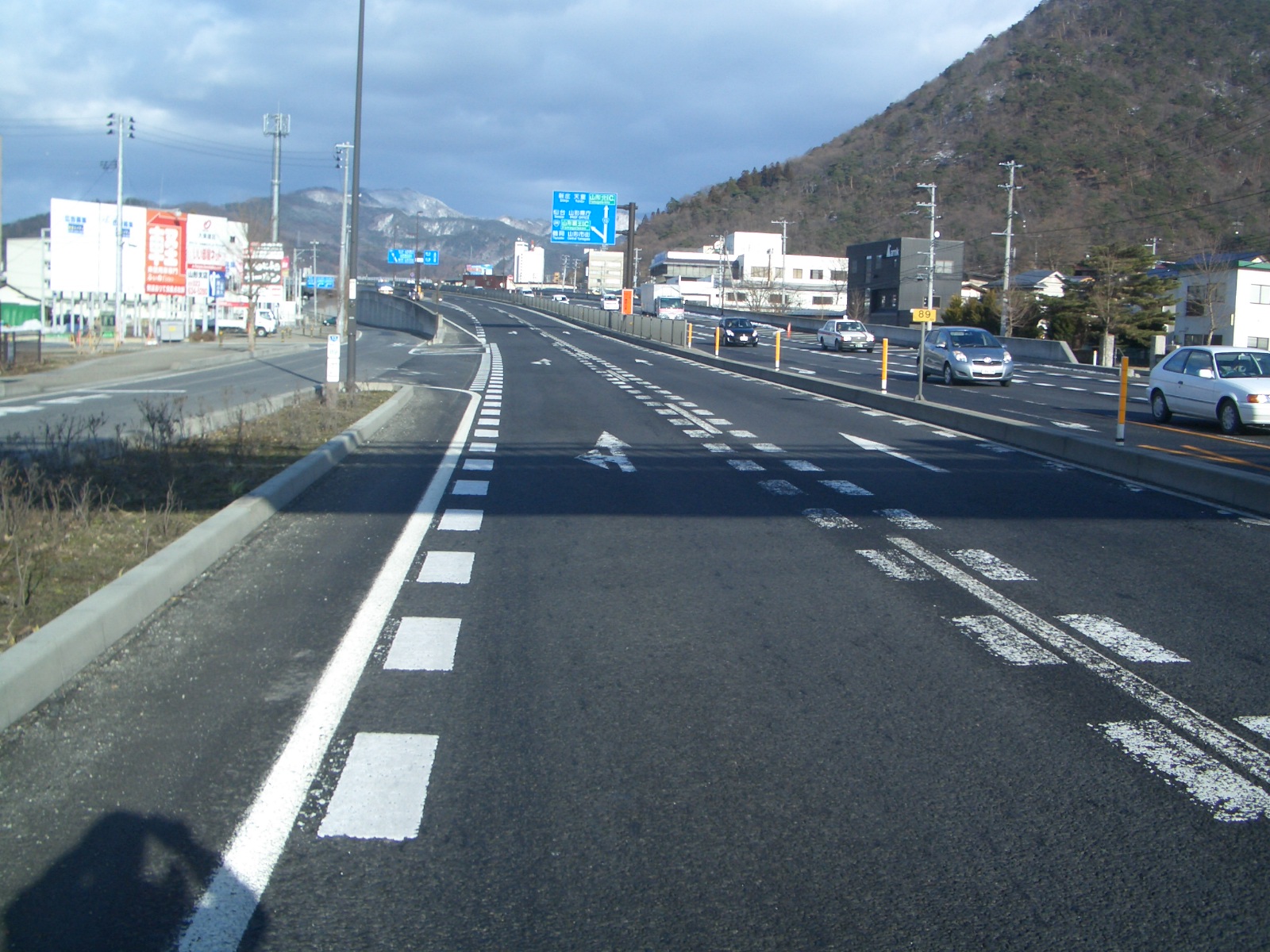 山形市内国道13号線バイパス松山IC企画（AE一番左）